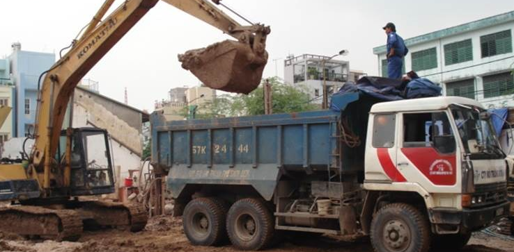 Thi công đào đất tầng hầm