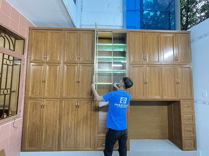 Tủ bếp nhôm vân gỗ