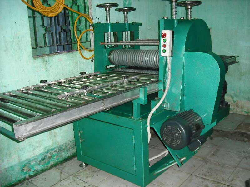 Máy cắt đáy cao su