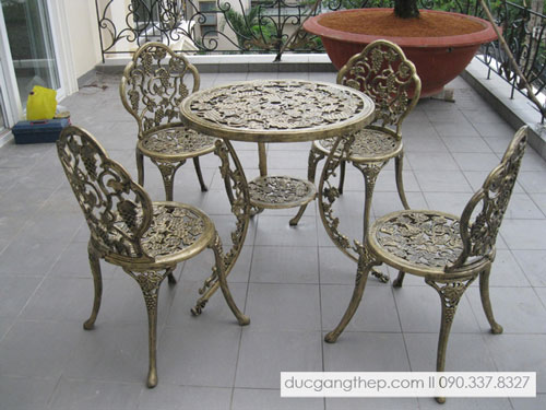 Bàn ghế gang đúc kiểu dáng châu Âu