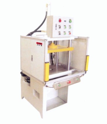 Máy cắt thủy lực