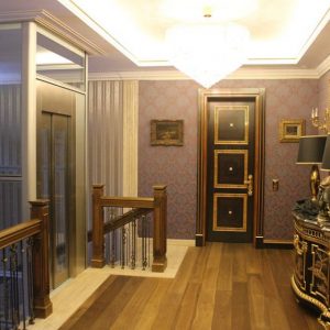 Thang máy tải hàng