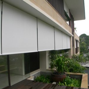 Rèm cuốn cản nắng