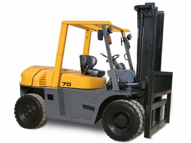 Xe nâng dầu Komatsu