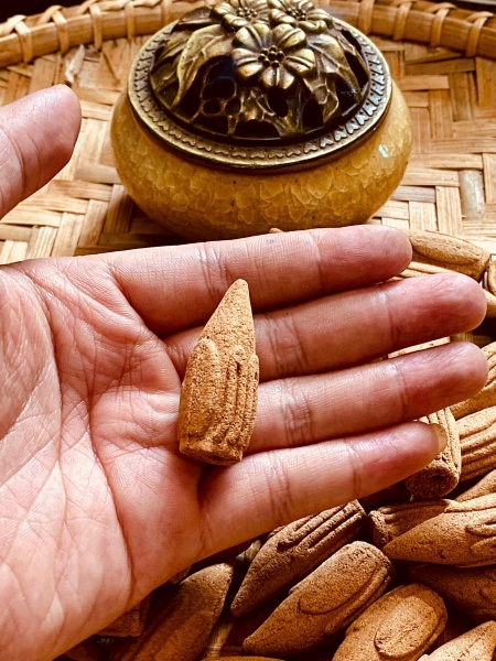 Nụ trầm