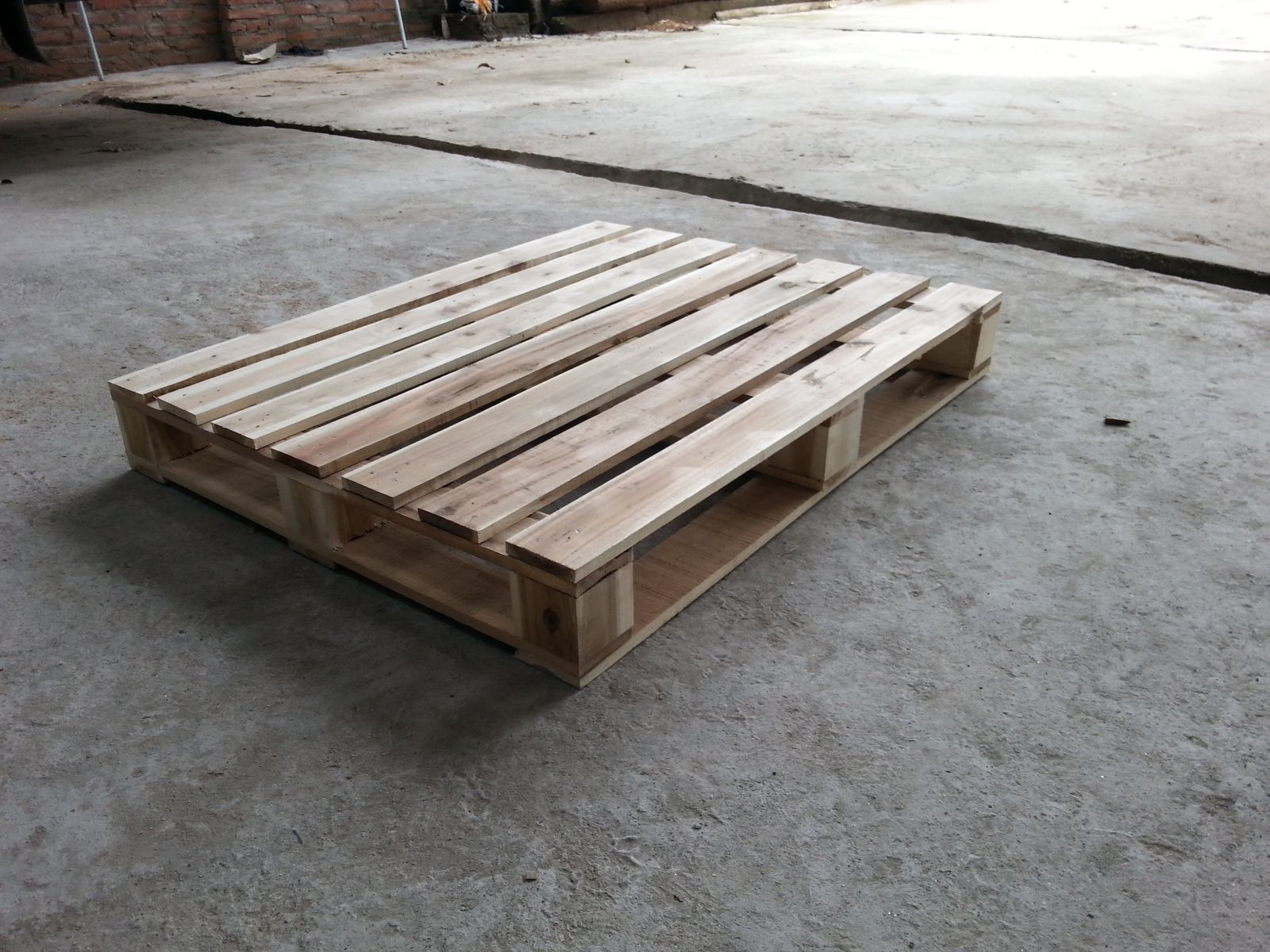 Pallet gỗ keo