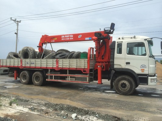 Vận chuyển hàng hóa bằng xe cẩu