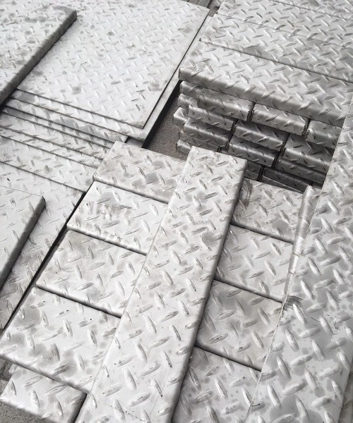 Inox dập gân 316