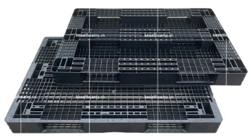 Pallet nhựa đen tái sinh