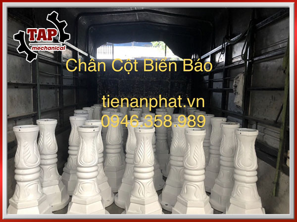 Chân cột biển báo