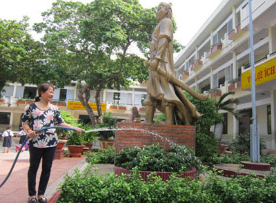 Dịch vụ chăm sóc cây cảnh trường học