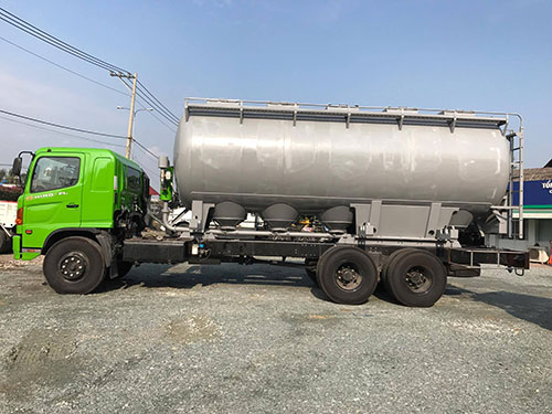 Xe bồn chở cám Hino