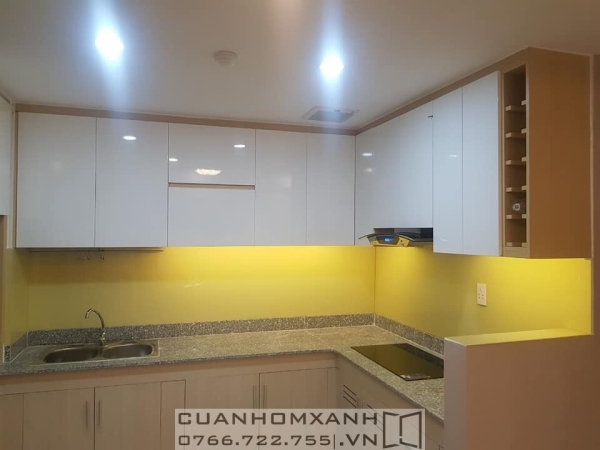 Kính sơn ốp bếp trang trí