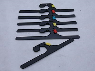 Mắc áo nhựa có đánh dấu size bằng màu sắc