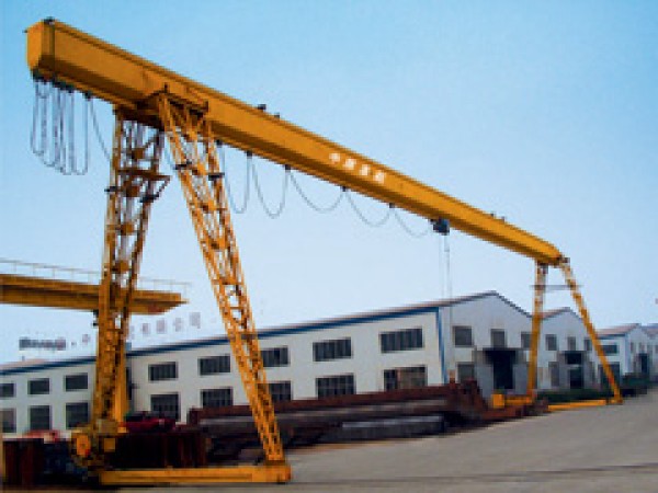 Cổng trục dầm đơn có chân đỡ hình hoa
