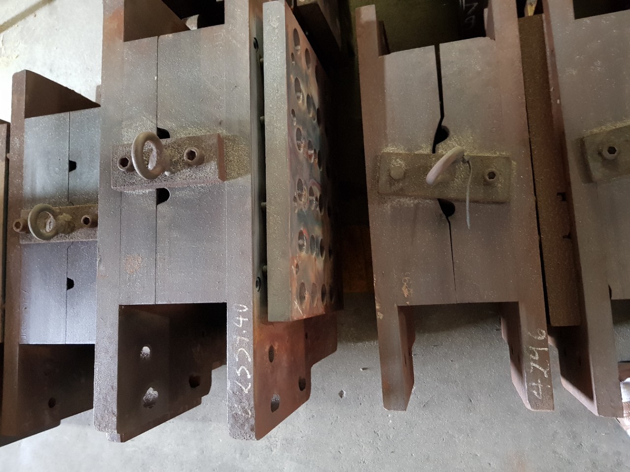 Gia công khuôn mẫu