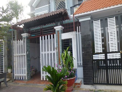 Gia công lắp đặt cửa thép