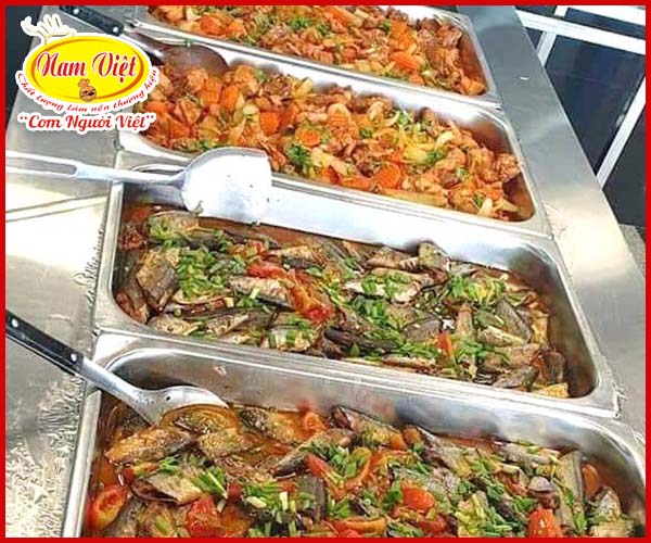 Suất ăn giữa ca