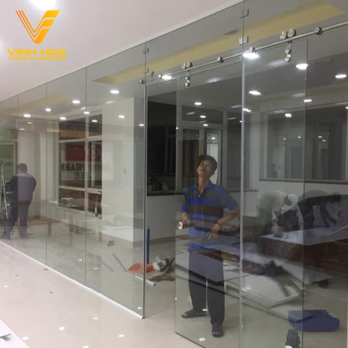 Vách kính cường lực