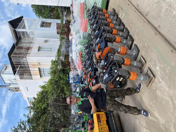Máy đầm cóc