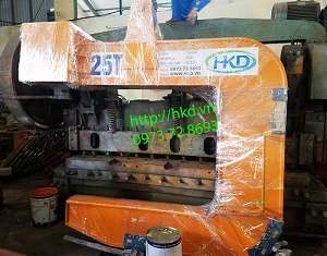 Móc Cẩu Chữ C