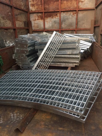 Tấm sàn grating