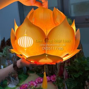 Đèn lồng treo nhà chùa